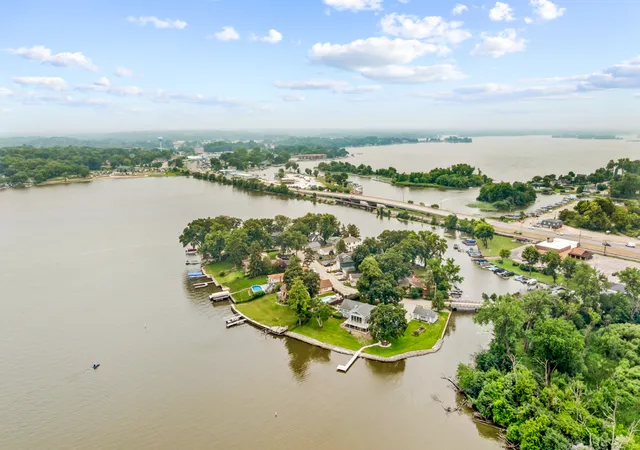 Photo 32 of Single family home for sale at 176 Riverside Is Dr, Fox Lake, IL 60020 | MLS# 12708484 | Listing updated on 2026-09-06