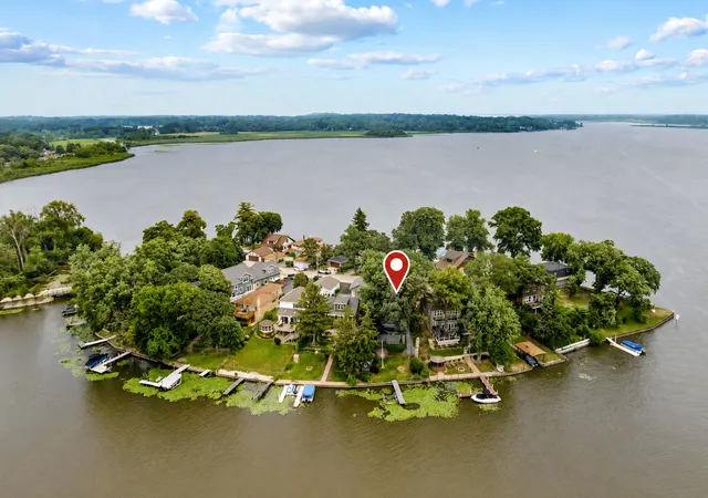 Photo 3 of Single family home for sale at 176 Riverside Is Dr, Fox Lake, IL 60020 | MLS# 12708484 | Listing updated on 2026-09-06