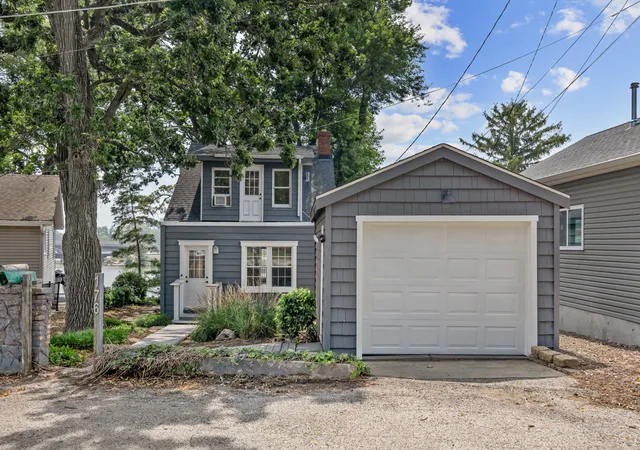 Photo 4 of Single family home for sale at 176 Riverside Is Dr, Fox Lake, IL 60020 | MLS# 12708484 | Listing updated on 2026-09-06