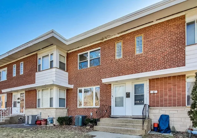 Townhouse for sale at 4839 Crain St, Skokie, IL 60077 | MLS# 12708585