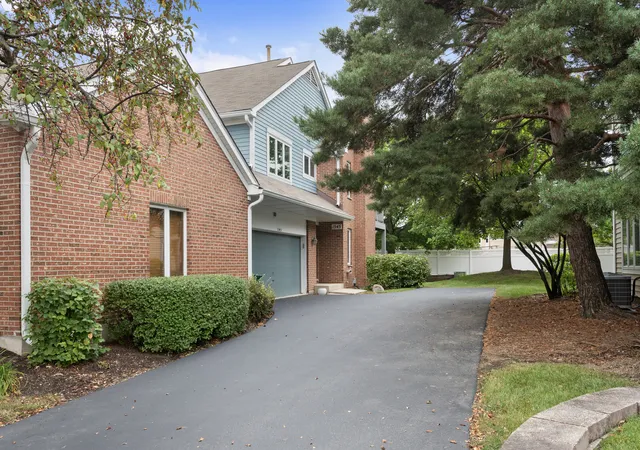 Photo 2 of Condo for sale at 1545 N Courtland Dr, Arlington Heights, IL 60004 | MLS# 12708611 | Listing updated on 2026-09-24