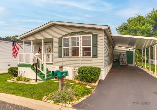 2nd image of 269 Forestview Dr, Crystal Lake, IL 60014 | MLS# 12708651