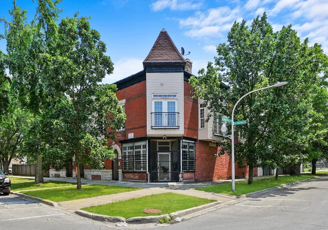 Listing Photo 1 - Condo for sale in building located at 3921 W Huron St, Chicago, IL 60624 - Unit #5