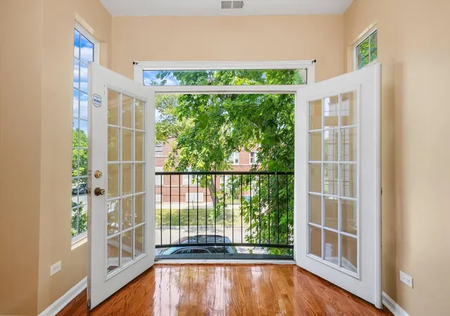 Listing Photo 3 - Condo for sale in building located at 3921 W Huron St, Chicago, IL 60624 - Unit #5