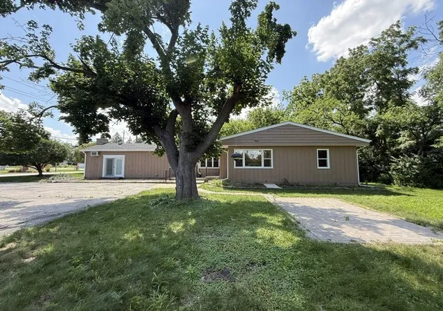 Photo 14 of Single family home for sale at 7141 Wolf Rd, Indian Head Park, IL 60525 | MLS# 12708735 | Listing updated on 2026-09-02