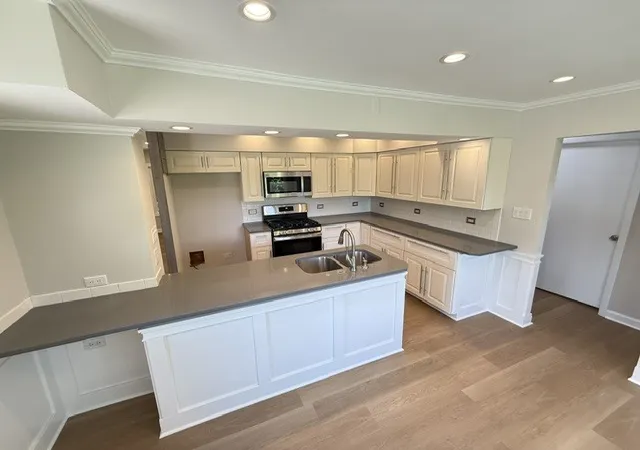 Photo 3 of Single family home for sale at 7141 Wolf Rd, Indian Head Park, IL 60525 | MLS# 12708735 | Listing updated on 2026-09-02