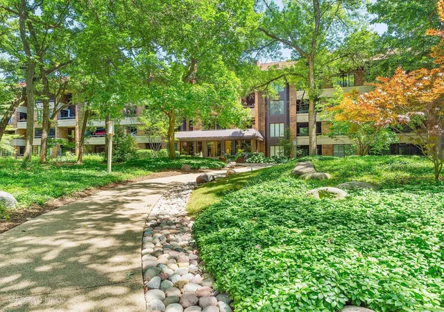 3rd image of 1401 Burr Oak Rd #416B, Hinsdale, IL 60521 | MLS# 12708767