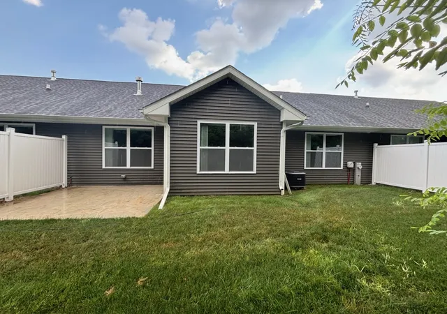 2nd image of 3506 N Bell School Rd, Rockford, IL 61114