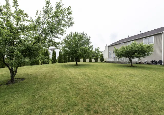 Photo 3 of Single family home for sale at 39689 Lynsee Ct, Beach Park, IL 60083 | MLS# 12708779 | Listing updated on 2026-09-13