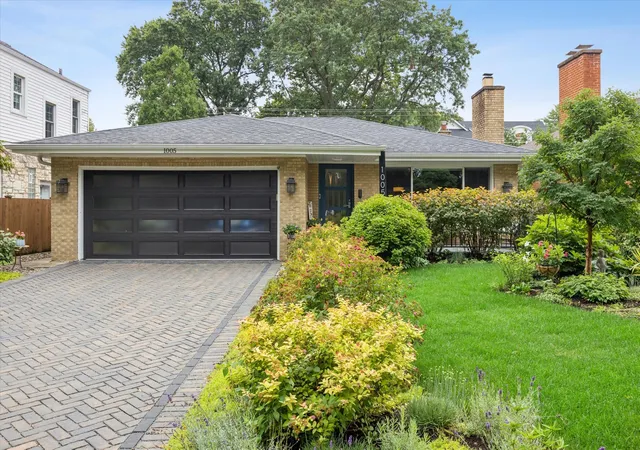 Photo 1 of Single family home for sale at 1005 S Brainard Ave, La Grange, IL 60525 | MLS# 12708865 | Listing updated on 2026-09-09