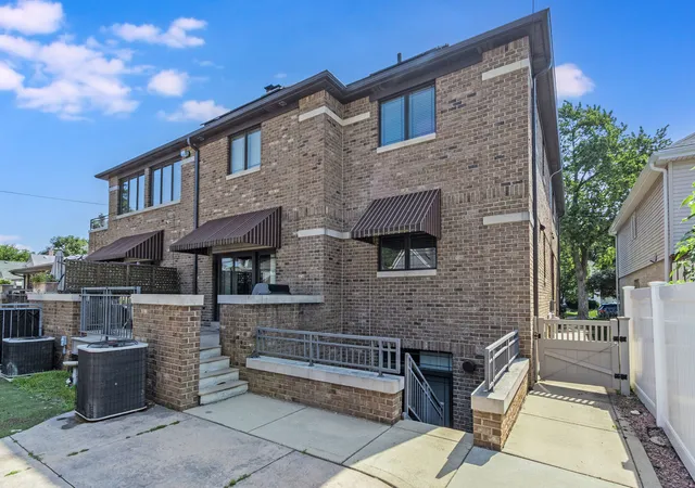 Photo 27 of Townhouse for sale at 9340 S Clifton Park Ave, Evergreen Park, IL 60805 | MLS# 12708895 | Listing updated on 2026-07-23