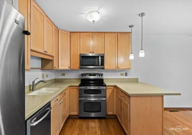 Photo 4 of Townhouse for sale at 1460 Foxcroft Dr, Aurora, IL 60506 | MLS# 12708940 | Listing updated on 2026-10-03