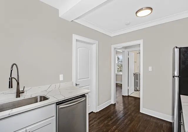 Listing Photo 5 - Condo for sale in building located at 5004 W Newport Ave, Chicago, IL 60641 - Unit #3E