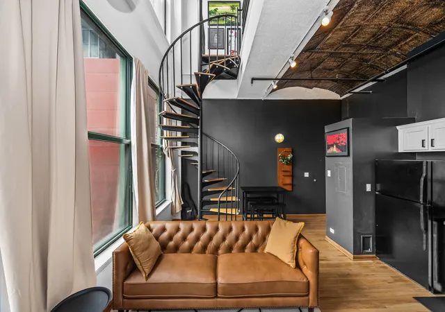 Photo 3 of Sale Pending at 633 S Plymouth Ct #301, Chicago, IL 60605 | MLS# 12709051 | Listing updated on 2026-09-24