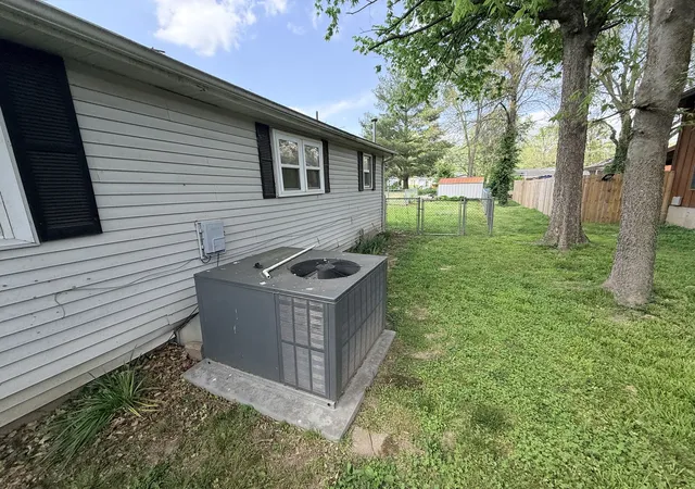 17th image of 2012 Roblee Ave, Murphysboro, IL 62966 | MLS# 12709056