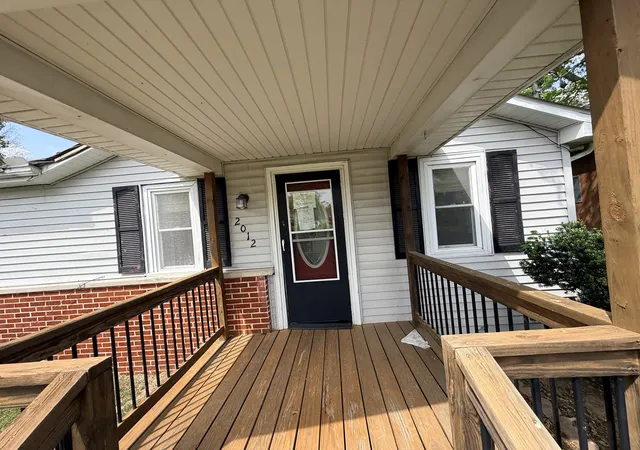2nd image of 2012 Roblee Ave, Murphysboro, IL 62966 | MLS# 12709056