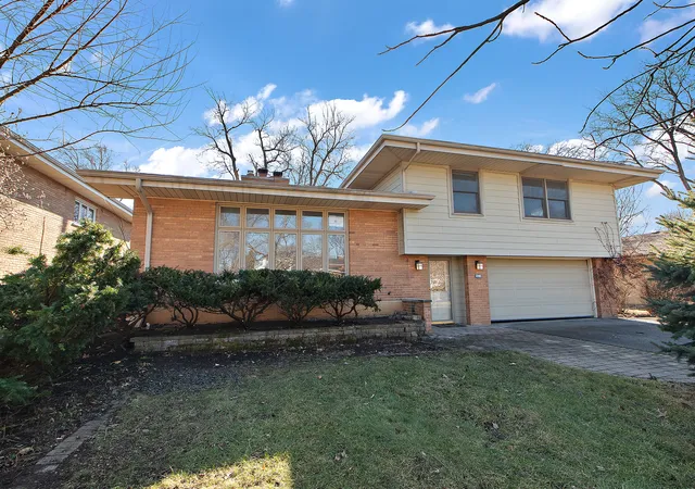 1st image of 2708 Hawthorne Ln, Flossmoor, IL 60422 | MLS# 12709057