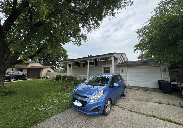 Photo 3 of Sale Pending at 15 Curtmar Ct, Montgomery, IL 60538 | MLS# 12709124 | Listing updated on 2026-09-30