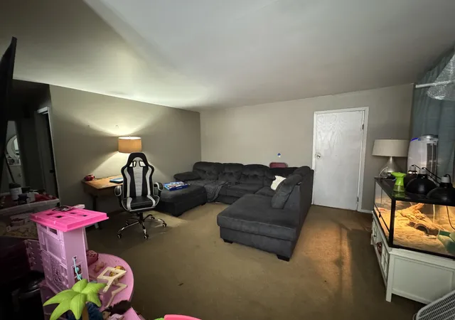 Photo 4 of Sale Pending at 15 Curtmar Ct, Montgomery, IL 60538 | MLS# 12709124 | Listing updated on 2026-09-30
