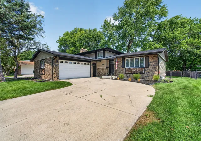 1st image of 2844 193rd St, Lansing, IL 60438 | MLS# 12709158