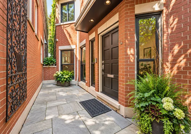 Photo 2 of Single family home for sale at 2452 N Janssen Ave, Chicago, IL 60614 | MLS# 12709204 | Listing updated on 2026-09-16