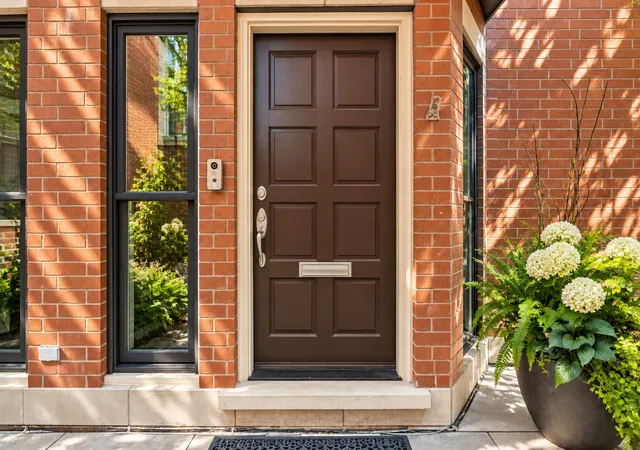 Photo 3 of Single family home for sale at 2452 N Janssen Ave, Chicago, IL 60614 | MLS# 12709204 | Listing updated on 2026-09-16