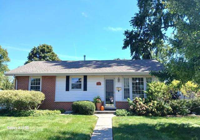 Photo 1 of Single family home for sale at 13039 W Playfield Dr, Crestwood, IL 60418 | MLS# 12709235 | Listing updated on 2026-10-07
