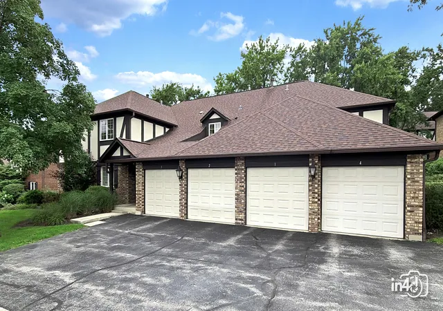 Photo 1 of Condo for sale at 12 Algonquin Trl #4, Indian Head Park, IL 60525 | MLS# 12709245 | Listing updated on 2026-10-06