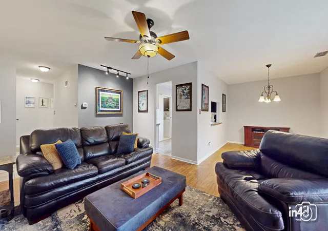 Listing Photo 4 - Condo for sale in building located at 12 Algonquin Trl, Indian Head Park, IL 60525 - Unit #4