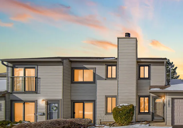 Photo 2 of Townhouse for sale at 6318 Prideham St, Downers Grove, IL 60516 | MLS# 12709259 | Listing updated on 2026-08-15