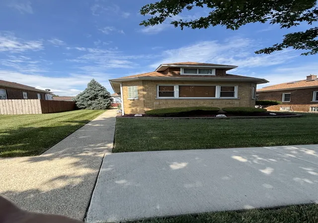 Photo 3 of Single family home for sale at 1604 N 21st Avenue, Melrose Park, IL 60160 | MLS# 12709266 | Listing updated on 2026-09-29