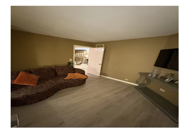Listing Photo 5 - Condo for sale in building located at 1249 Oak Hl Rd, Lake Barrington, IL 60010 - Unit #CONDO