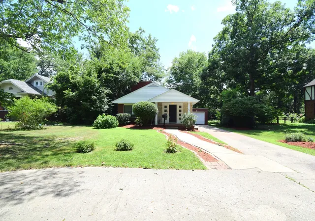 Photo 1 of Single family home for sale at 1819 Richview Rd, Mount Vernon, IL 62864 | MLS# 12709284 | Listing updated on 2026-08-28