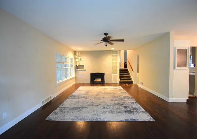 Photo 3 of Single family home for sale at 1819 Richview Rd, Mount Vernon, IL 62864 | MLS# 12709284 | Listing updated on 2026-08-28