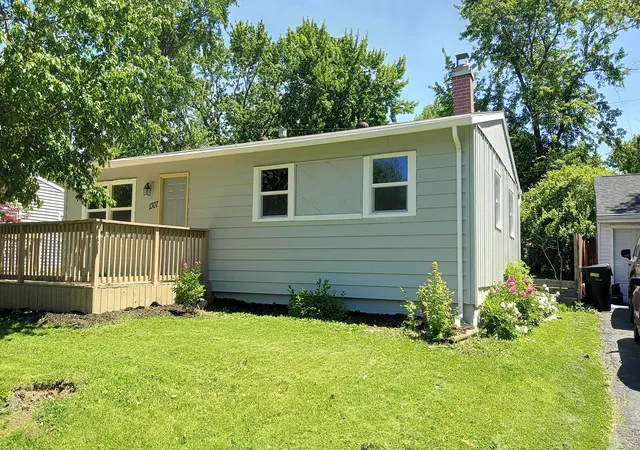 1st image of 1307 Glenwood Rd, Bloomington, IL 61704 | MLS# 12709301