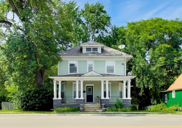 Photo 2 of Sale Pending at 422 Summit St, Elgin, IL 60120 | MLS# 12709302 | Listing updated on 2026-09-16