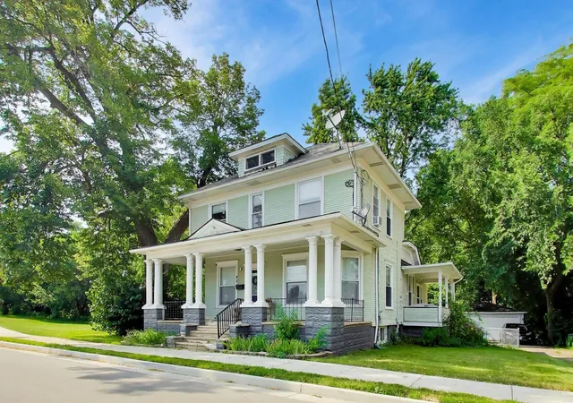 Photo 3 of Sale Pending at 422 Summit St, Elgin, IL 60120 | MLS# 12709302 | Listing updated on 2026-09-16