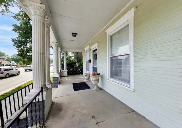 Photo 4 of Sale Pending at 422 Summit St, Elgin, IL 60120 | MLS# 12709302 | Listing updated on 2026-09-16