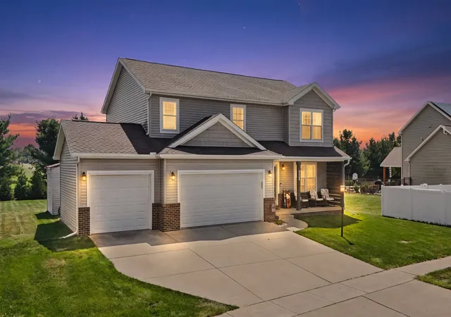 Photo 2 of Single family home for sale at 1402 Railside Dr, Gibson City, IL 60936 | MLS# 12709371 | Listing updated on 2026-09-17