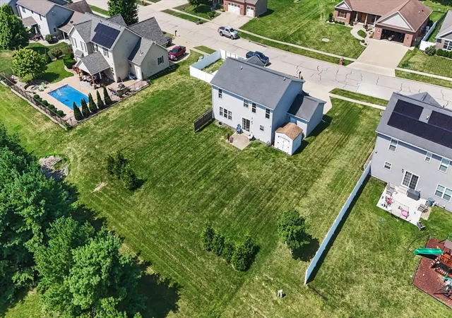Photo 3 of Single family home for sale at 1402 Railside Dr, Gibson City, IL 60936 | MLS# 12709371 | Listing updated on 2026-09-17