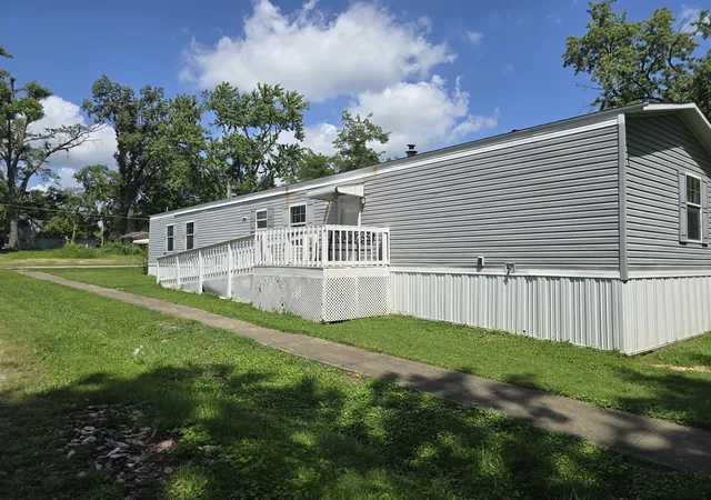 Photo 3 of Manufactured home for sale at 1500 Reed St, Eldorado, IL 62930 | MLS# 12709379 | Listing updated on 2026-09-13