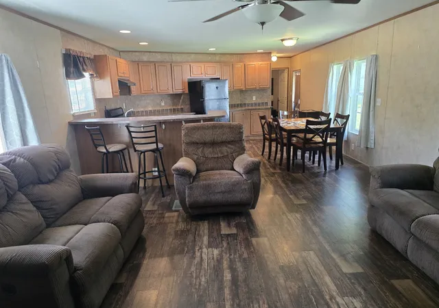 Photo 4 of Manufactured home for sale at 1500 Reed St, Eldorado, IL 62930 | MLS# 12709379 | Listing updated on 2026-09-13