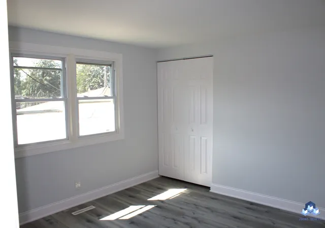 Photo 4 of Sale Pending at 142 Adobe Cir, Carpentersville, IL 60110 | MLS# 12709383 | Listing updated on 2026-10-05