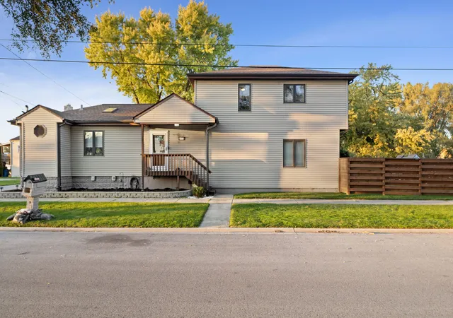 Single family home for sale at 9954 Merrimac Ave, Oak Lawn, IL 60453 | MLS# 12709385