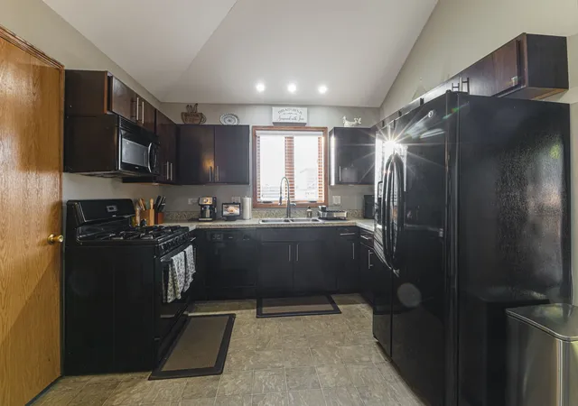 Photo 4 of Single family home for sale at 9954 Merrimac Ave, Oak Lawn, IL 60453 | MLS# 12709385 | Listing updated on 2026-10-29