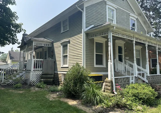 Photo 3 of Single family home for sale at 207 W Elm St, Fairbury, IL 61739 | MLS# 12709413 | Listing updated on 2026-08-25