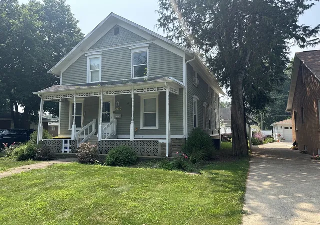 Photo 4 of Single family home for sale at 207 W Elm St, Fairbury, IL 61739 | MLS# 12709413 | Listing updated on 2026-08-25