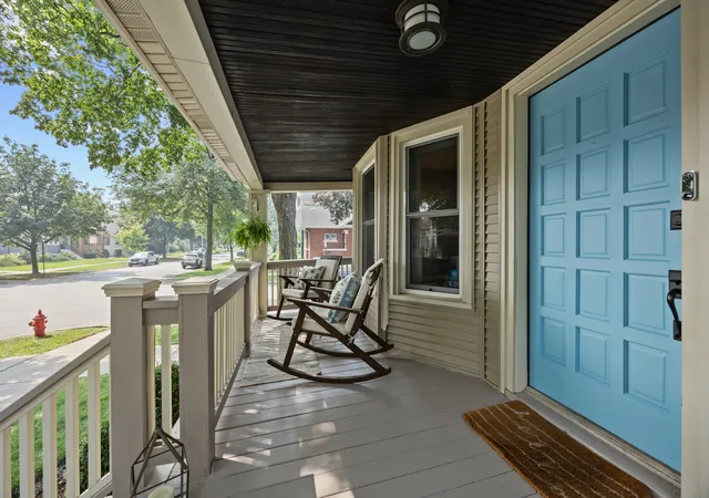 Photo 3 of Sale Pending at 545 S Harvey Ave, Oak Park, IL 60304 | MLS# 12709416 | Listing updated on 2026-10-03