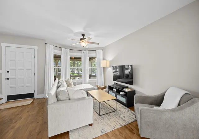 Photo 4 of Sale Pending at 545 S Harvey Ave, Oak Park, IL 60304 | MLS# 12709416 | Listing updated on 2026-10-03