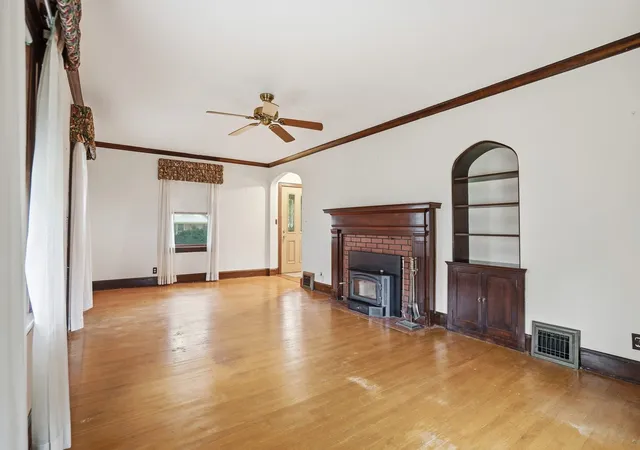 Photo 3 of Single family home for sale at 511 27th Avenue, Moline, IL 61265 | MLS# 12709428 | Listing updated on 2026-09-24